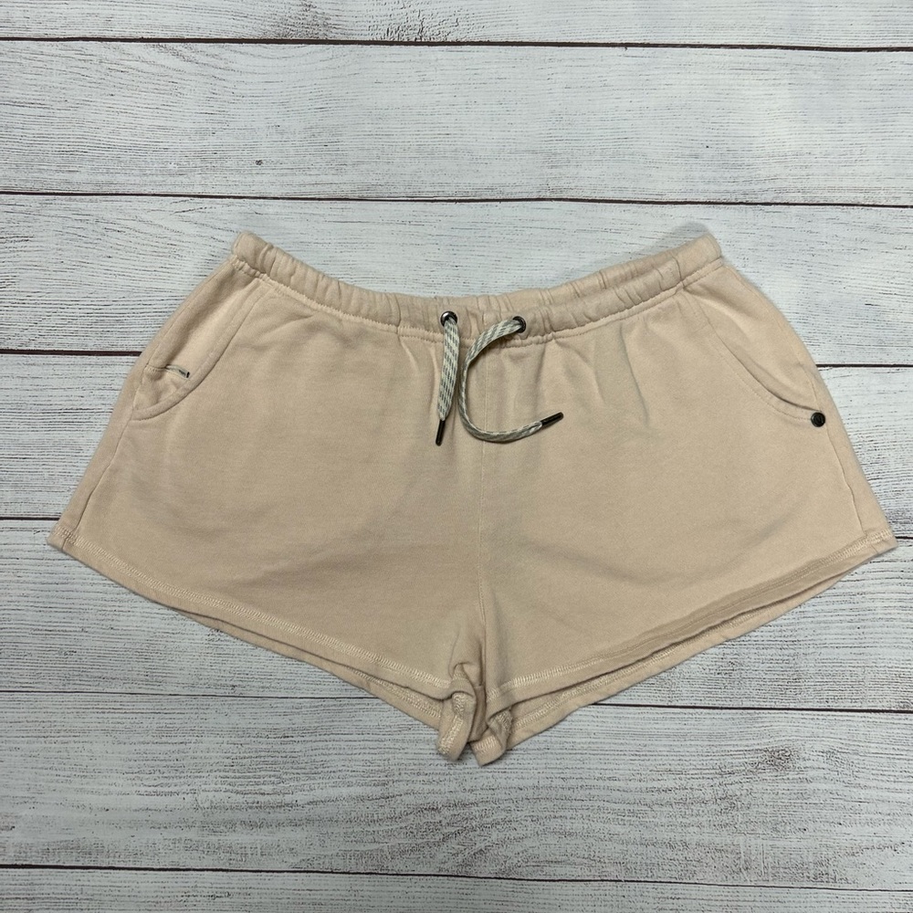 Vuori Sunnyside Shorts In Alabaster Light Pink Womens S